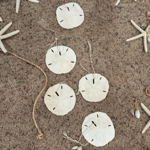 Christmas Tree Seashell Starfish Sand Dollar Ornaments and Garland - Picture 2 of 8